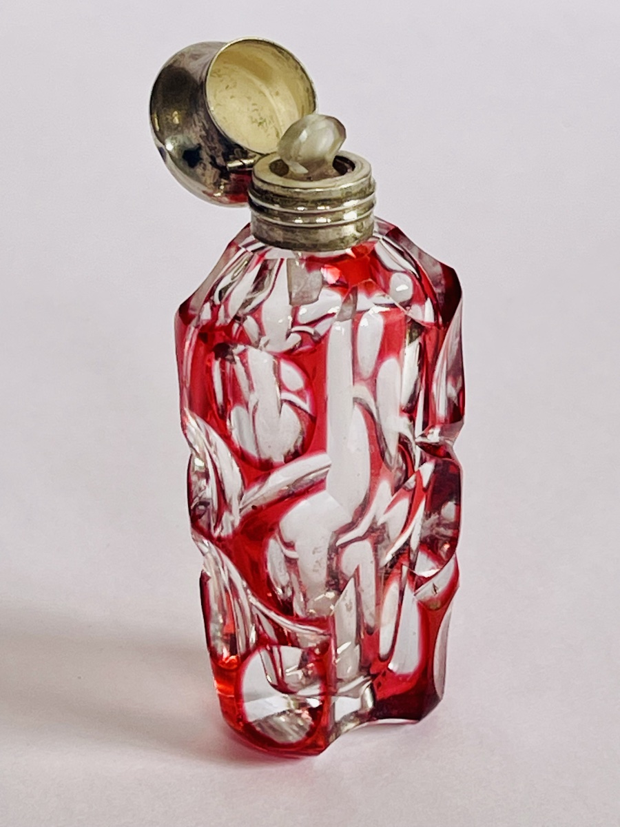 Salt Shaker - Crystal And Silver -photo-1